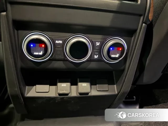 Land Rover Defender (L663) 2024 Черный из Кореи, фото 3