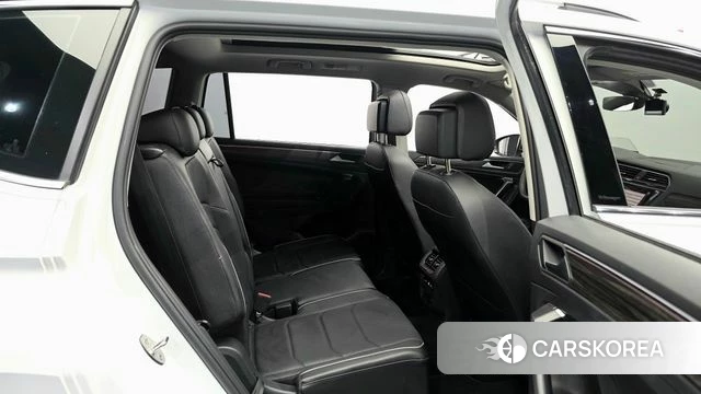 Volkswagen Tiguan Allspace 2022 Белый из Кореи, фото 3
