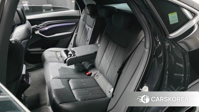 Audi e-Tron 2022 Черный из Кореи, фото 3