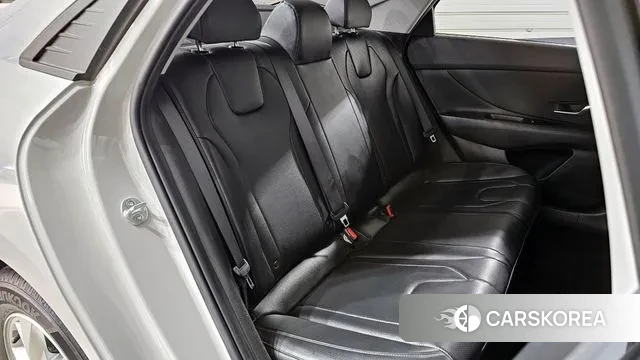 Hyundai Avante (CN7) 2021 Серебристо-серый из Кореи, фото 3