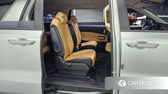 Kia Carnival 4th generation 2021 Серебряный из Кореи, фото 3