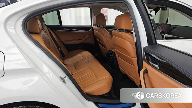 BMW 5 Series (G30) 2021 Белый из Кореи, фото 3