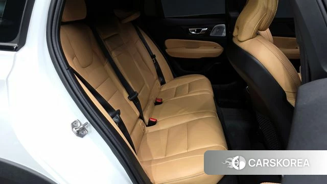 Volvo V60 Cross-Country 2nd Generation 2021 Белый из Кореи, фото 3