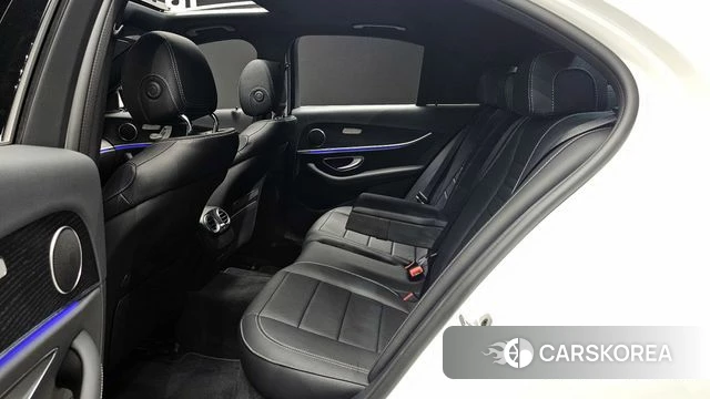 Mercedes-Benz E-Class W213 2023 Белый из Кореи, фото 3
