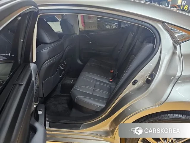 Lexus ES300h 7th generation 2025 Песочный из Кореи, фото 3