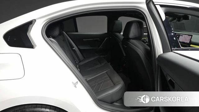 BMW 5 Series (G60) 2025 Белый из Кореи, фото 3