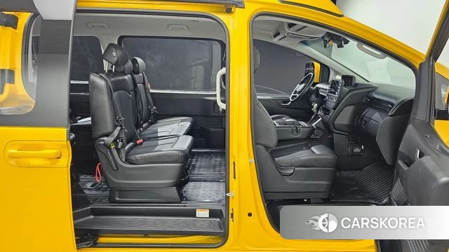 Hyundai Staria 2022 Желтый из Кореи, фото 3