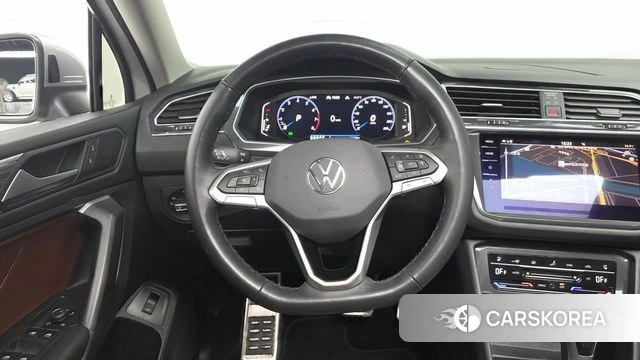 Volkswagen Tiguan Allspace 2024 Белый из Кореи, фото 3