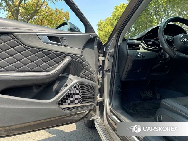 Audi A4 (import) 2021 Темно-серый из Китая, фото 3