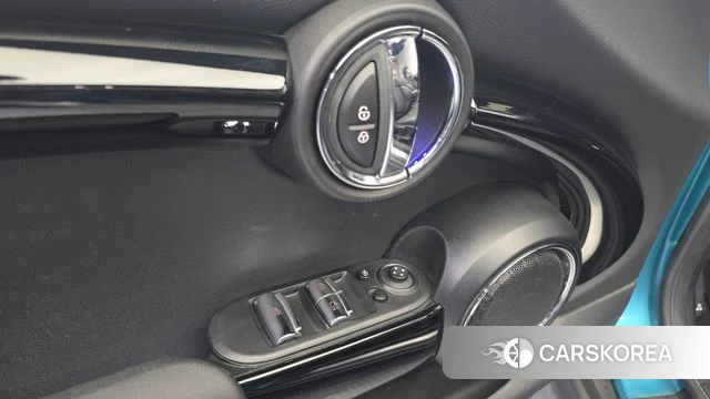 Mini Cooper Convertible 2018 Небесно-голубой из Кореи, фото 3