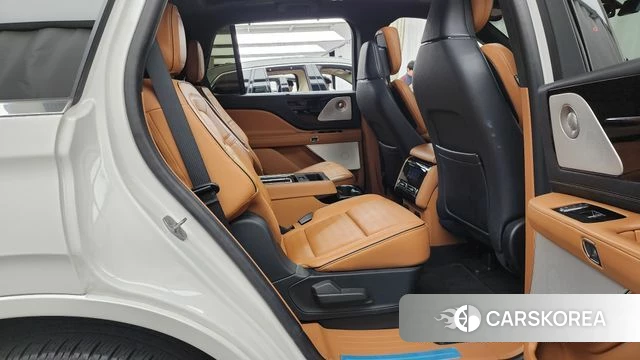 Lincoln Aviator 2nd generation 2021 Белый из Кореи, фото 3