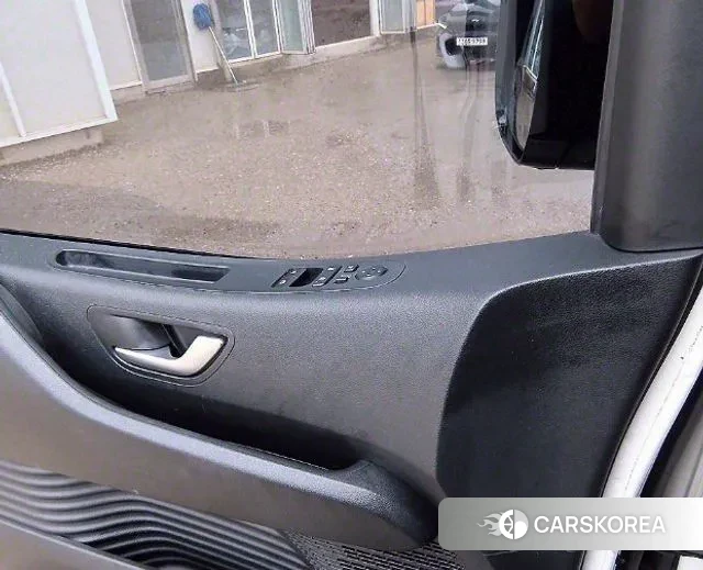 Hyundai Staria 2021 Белый из Кореи, фото 3