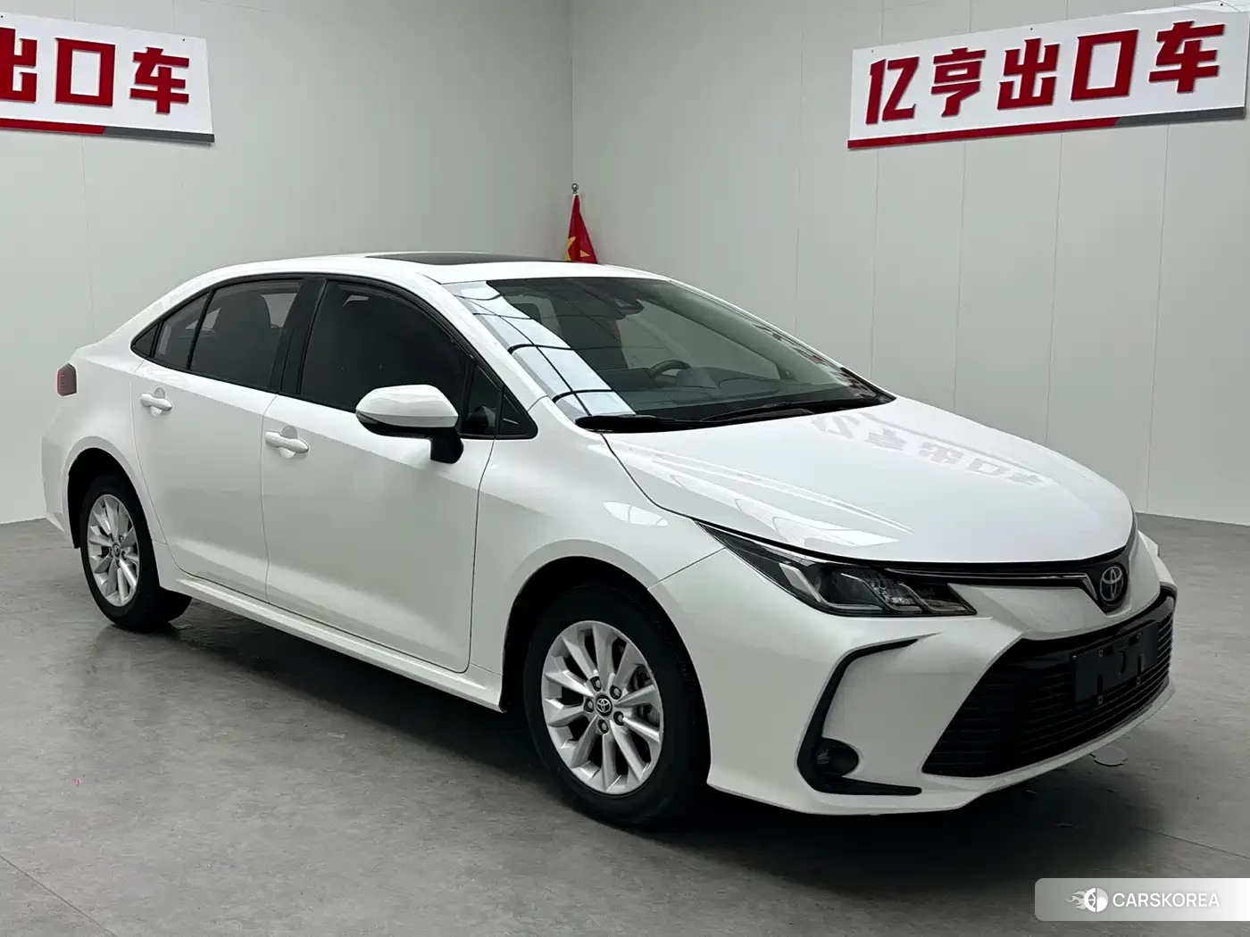 Toyota Corolla 2023 Белый из Китая, фото 3