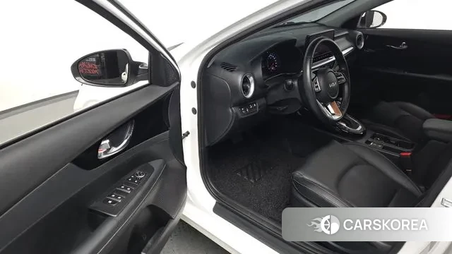 Kia The New K3 2nd generation 2022 Белый из Кореи, фото 3