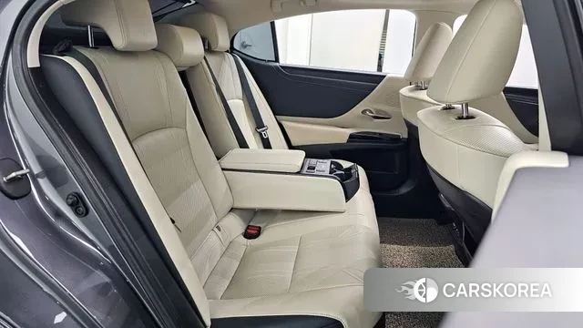 Lexus ES300h 7th generation 2022 Серый из Кореи, фото 3