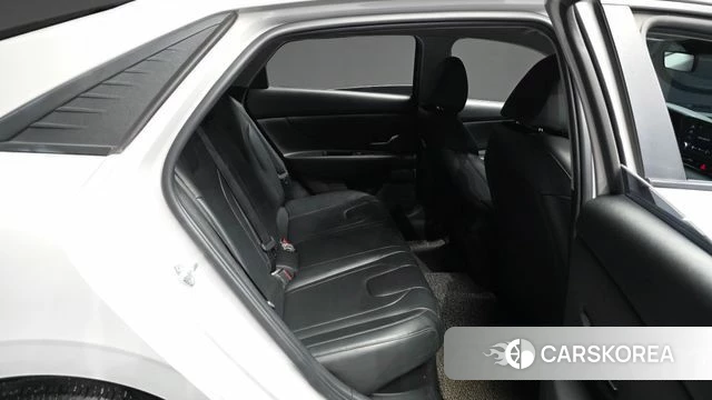 Hyundai Avante Hybrid (CN7) 2022 Серебристо-серый из Кореи, фото 3