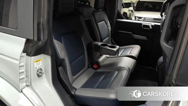 Ford Bronco 6th Generation 2023 Цвет галактики из Кореи, фото 3