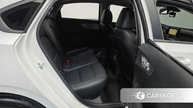 Kia The New K3 2nd generation 2022 Белый из Кореи, фото 3