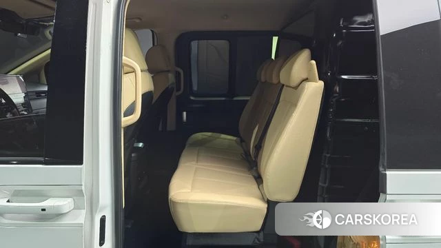 Hyundai Staria 2023 Белый из Кореи, фото 3