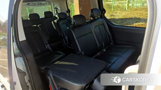 Hyundai Staria 2023 Белый из Кореи, фото 3