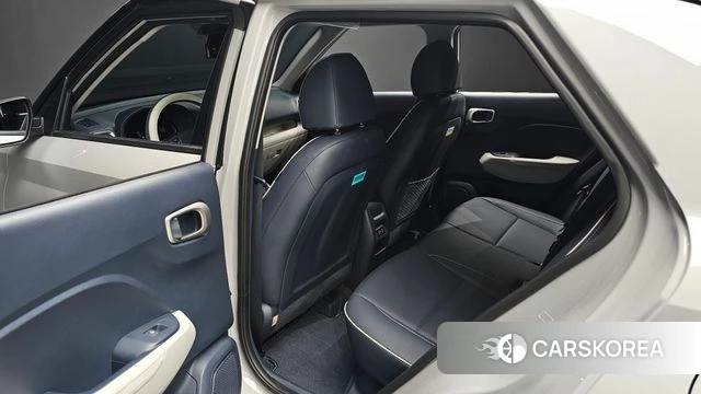 Hyundai Venue 2024 Серебристо-серый из Кореи, фото 3