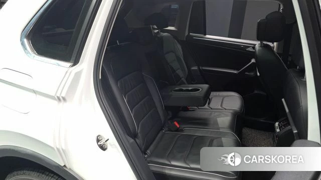 Volkswagen Tiguan second Generation 2019 Белый из Кореи, фото 3