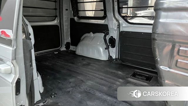 Hyundai Staria 2022 Серебряный из Кореи, фото 3