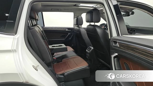 Volkswagen Tiguan Allspace 2022 Белый из Кореи, фото 3