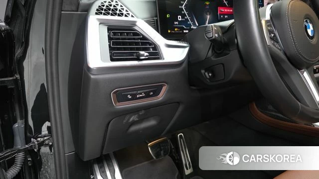 BMW X7 (G07) 2023 Черный из Кореи, фото 3