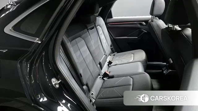 Audi Q3 (F3) 2023 Черный из Кореи, фото 3