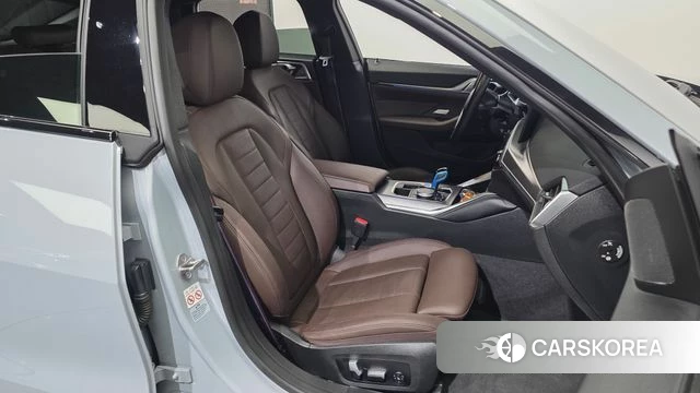 BMW i4 2022 Небесно-голубой из Кореи, фото 3