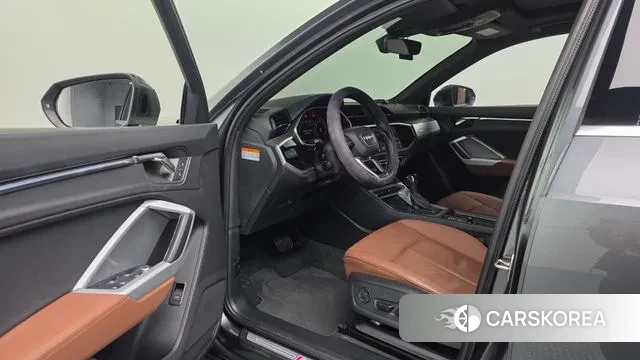 Audi Q3 (F3) 2022 Серый из Кореи, фото 3