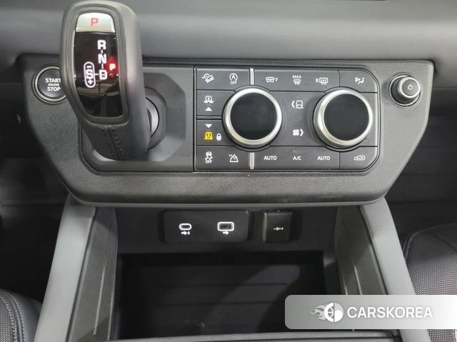 Land Rover Defender (L663) 2024 Серый из Кореи, фото 3