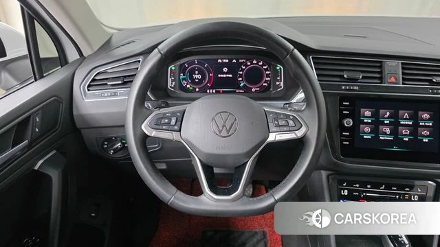 Volkswagen Tiguan second Generation 2023 Белый из Кореи, фото 3