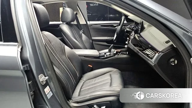 BMW 5 Series (G30) 2018 Серый из Кореи, фото 3