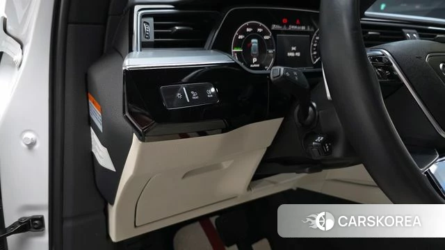 Audi e-Tron 2022 Белый из Кореи, фото 3