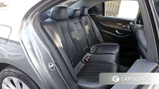 Mercedes-Benz E-Class W213 2018 Серый из Кореи, фото 3