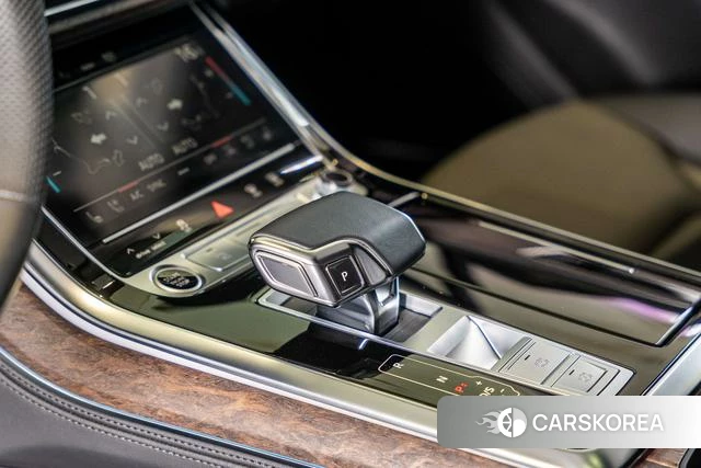 Audi Q7 2023 Черный из Китая, фото 3
