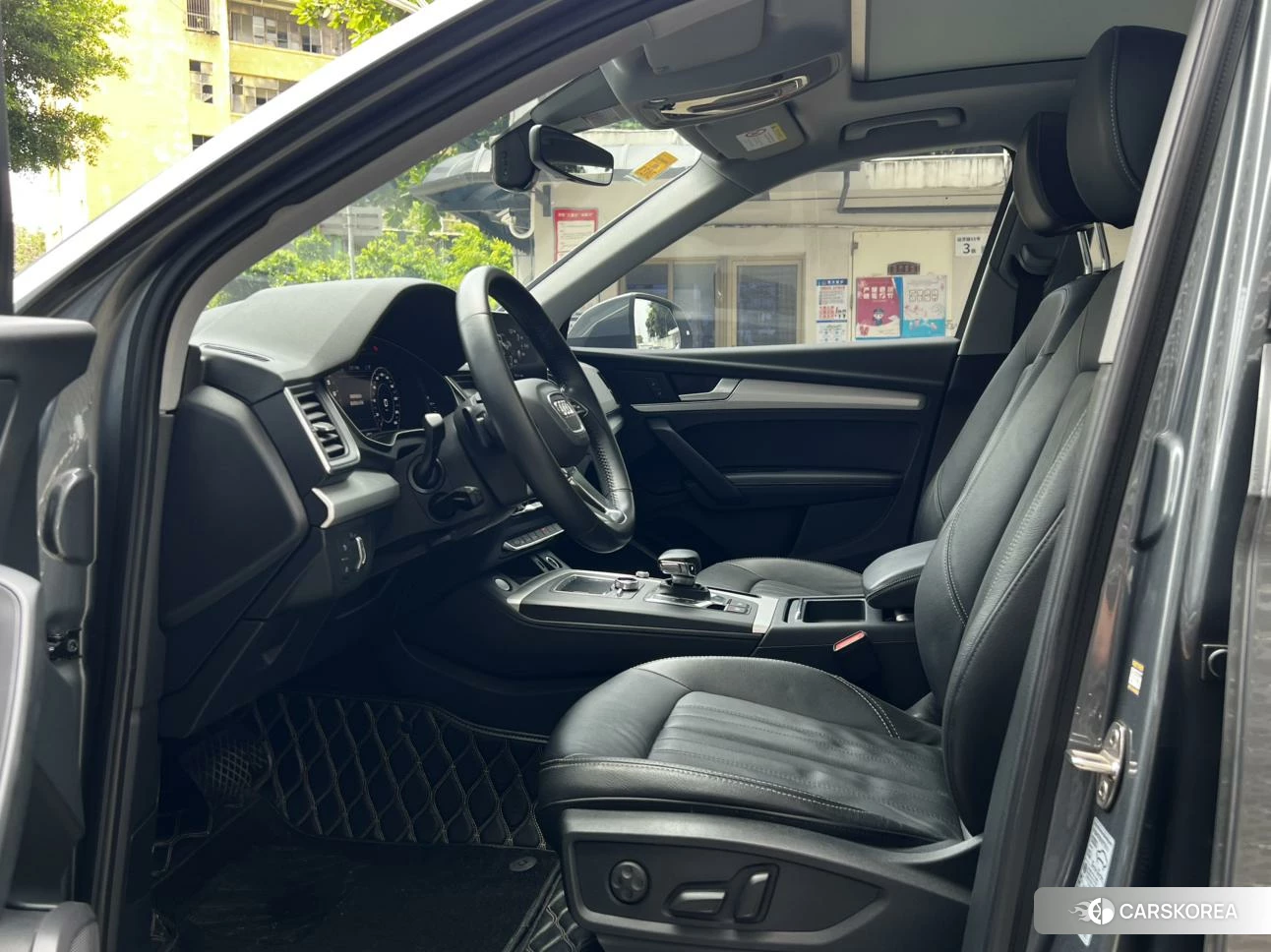 Audi Q5L 2020 Серебристо-серый из Китая, фото 3