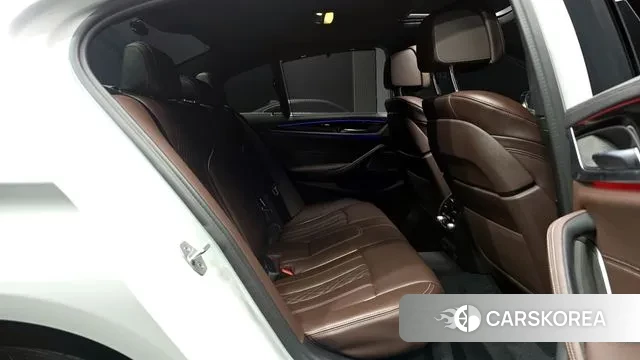 BMW 5 Series (G30) 2022 Белый из Кореи, фото 3