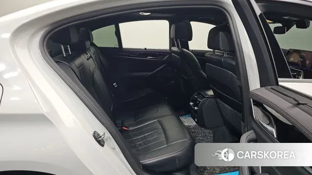 BMW 5 Series (G30) 2023 Белый из Кореи, фото 3