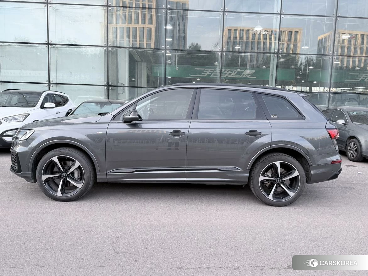 Audi Q7 2020 Темно-серый из Китая, фото 3