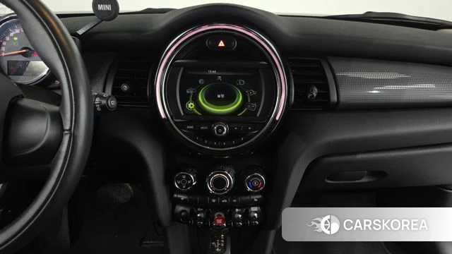 Mini Cooper 2018 Жемчужный цвет из Кореи, фото 3