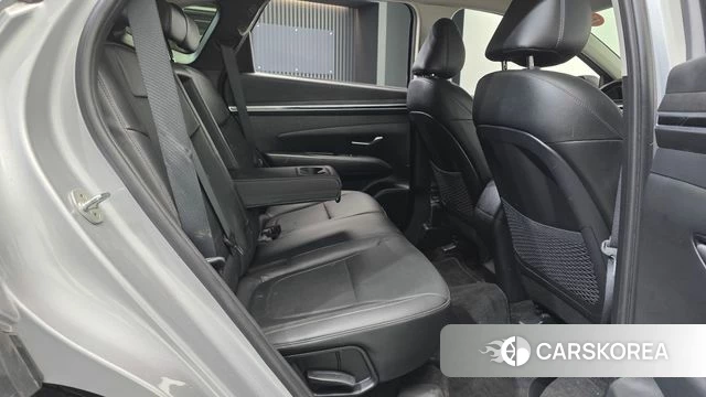 Hyundai Tucson (NX4) 2022 Серебристо-серый из Кореи, фото 3