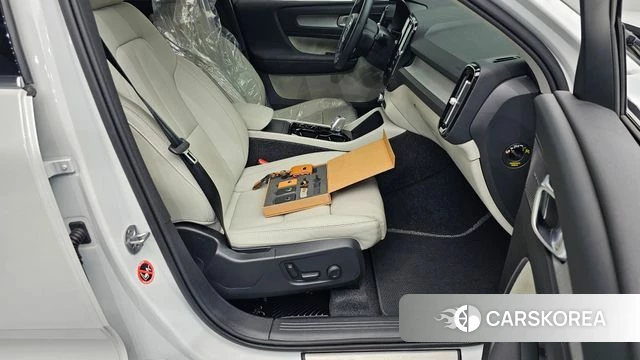 Volvo XC40 2025 Белый из Кореи, фото 3