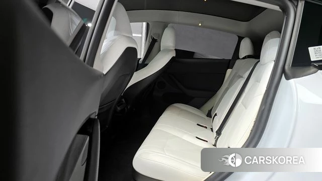 Tesla Model Y 2023 Белый из Кореи, фото 3