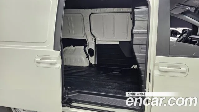 Hyundai Staria 2021 Белый из Кореи, фото 3