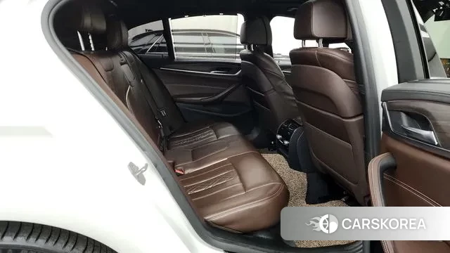 BMW 5 Series (G30) 2018 Белый из Кореи, фото 3