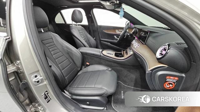Mercedes-Benz E-Class W213 2021 Серебристо-серый из Кореи, фото 3