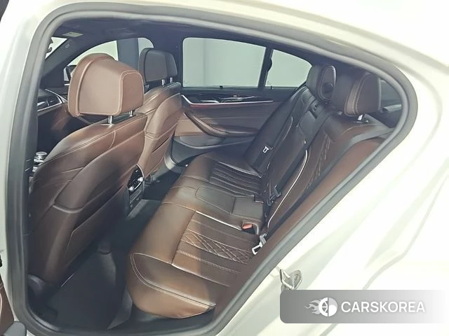 BMW 5 Series (G30) 2018 Белый из Кореи, фото 3